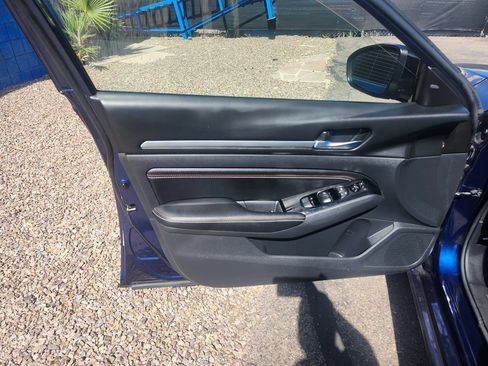 Used 2023 Nissan Altima 2.0 SR FWD image 14