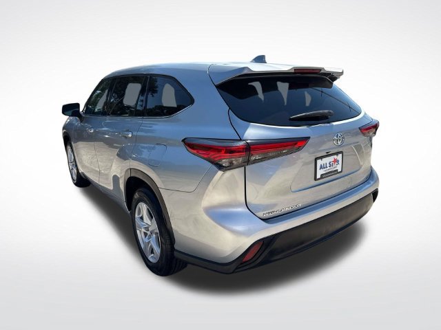 Used 2021 Toyota Highlander LE FWD image 6