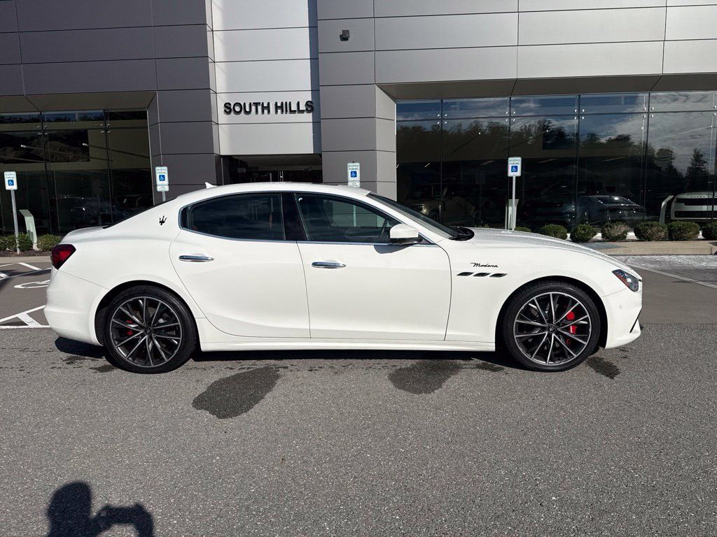 Used 2022 Maserati Ghibli Modena Q4 AWD/4WD image 5