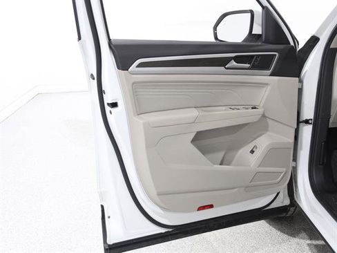 Used 2022 Volkswagen Atlas SE image 4