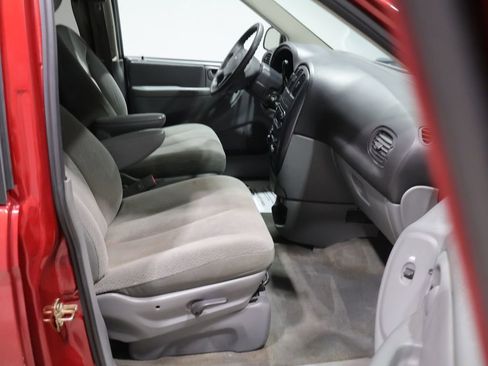 Used 2006 Dodge Caravan SXT w/ Popular Equipment Group I FWD image 20