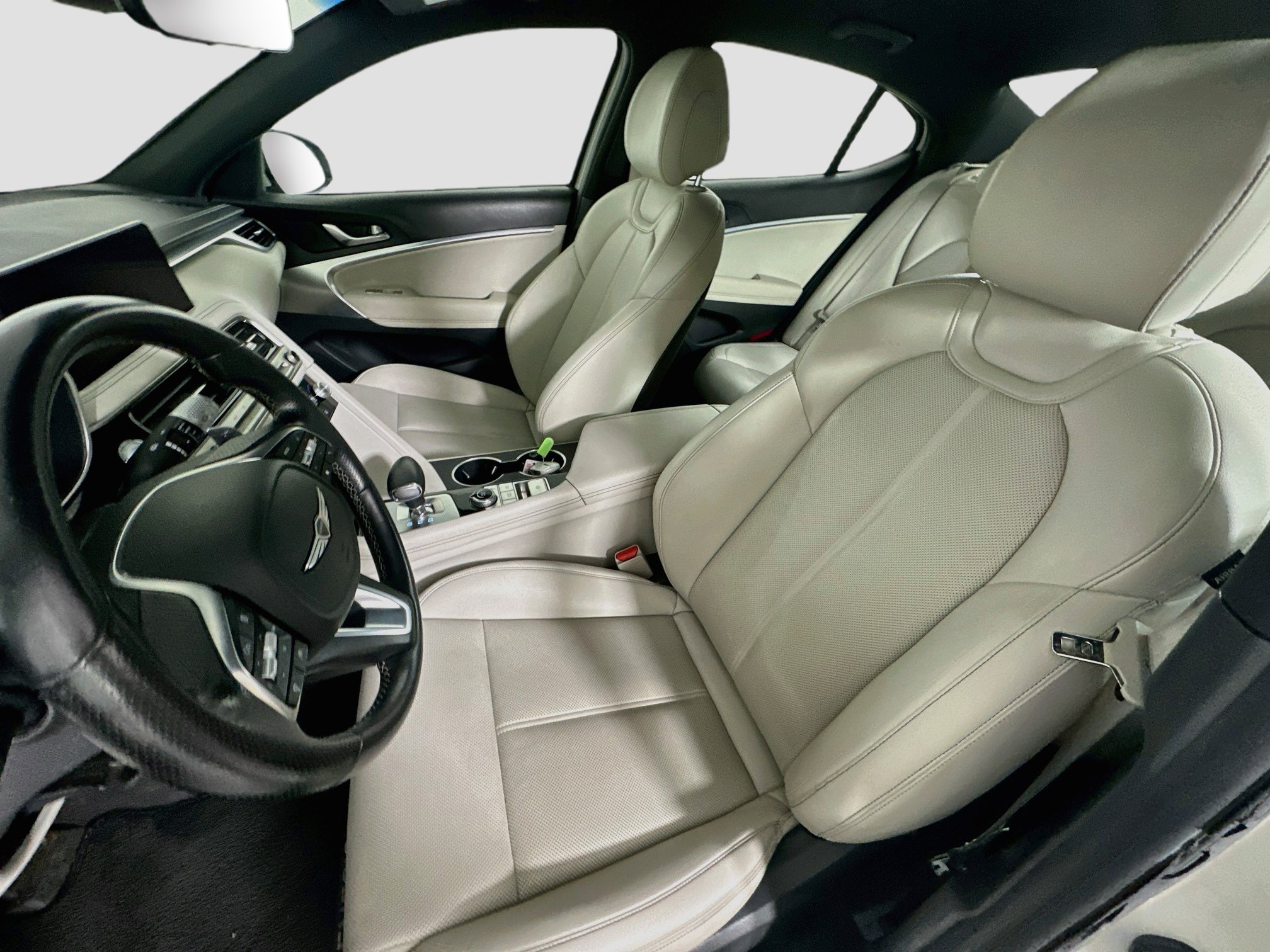 Used 2025 Genesis G70 2.5T RWD image 13