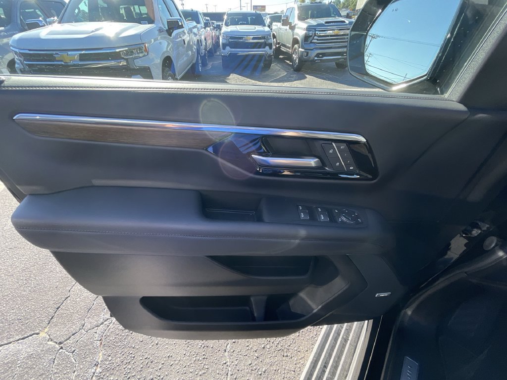 Used 2026 Chevrolet Tahoe High Country AWD/4WD image 23