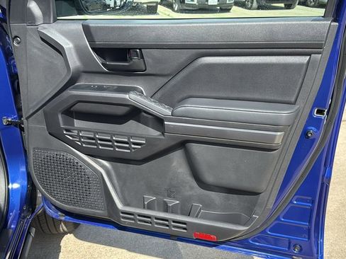 Certified 2025 Toyota Tacoma SR5 AWD/4WD image 32