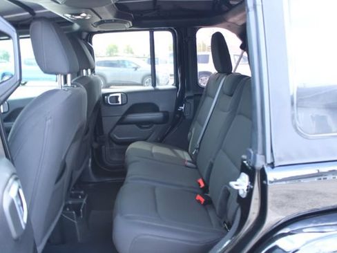 Used 2022 Jeep Wrangler Unlimited Sahara AWD/4WD image 41