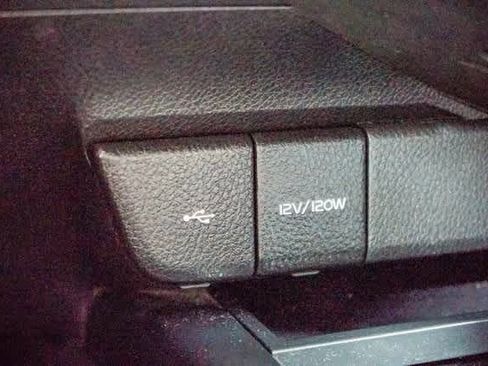 Certified 2020 Toyota Camry SE image 23