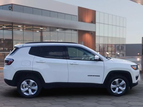 Used 2019 Jeep Compass Latitude w/ Popular Equipment Group AWD/4WD image 4