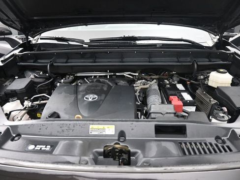 Used 2021 Toyota Highlander XLE AWD/4WD image 20