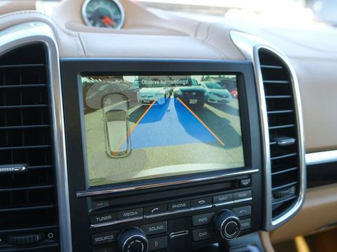 Used 2015 Porsche Cayenne S image 23