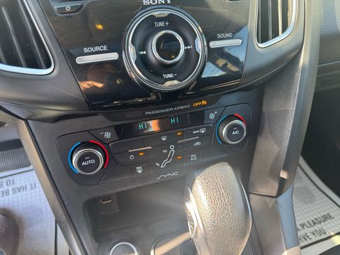 Used 2017 Ford Focus SEL image 35