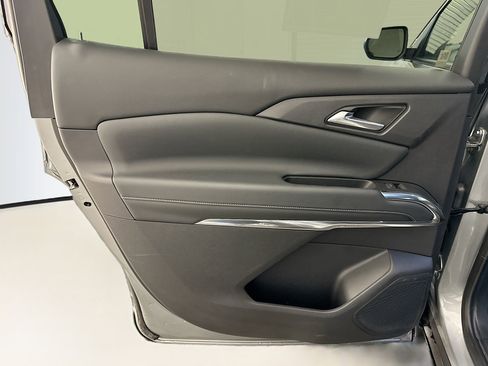 Used 2025 Chevrolet Traverse LT image 27