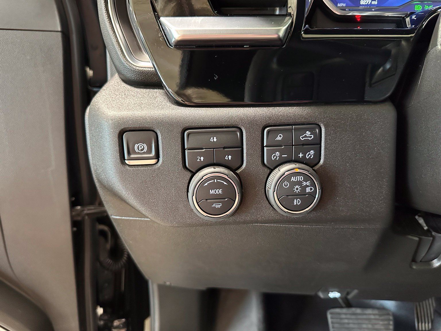 Used 2025 Chevrolet Silverado 2500 LT w/ Trail Boss Package AWD/4WD image 26