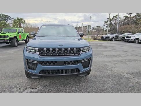 New 2026 Jeep Grand Cherokee Limited w/ Limited Altitude Package RWD image 38