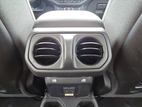 Used 2025 Jeep Wrangler Unlimited Rubicon AWD/4WD image 15