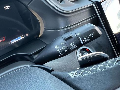 Used 2025 Jeep Grand Cherokee L Limited image 30