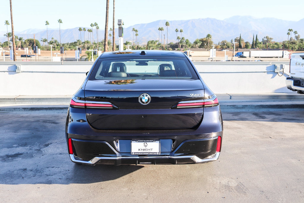 Used 2024 BMW 740i RWD image 8