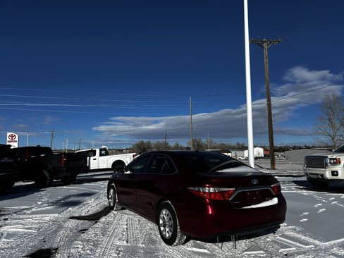 Used 2017 Toyota Camry LE image 3