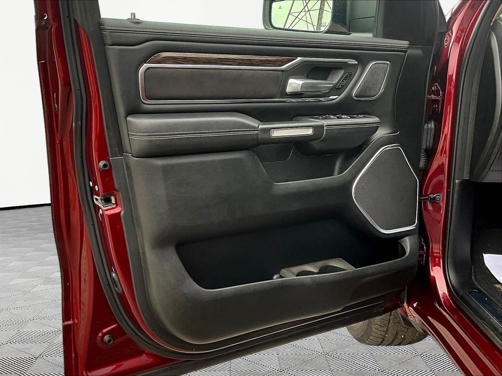 Used 2019 RAM 1500 Laramie AWD/4WD image 22