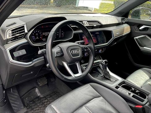 Used 2019 Audi Q3 2.0T Premium Plus image 16