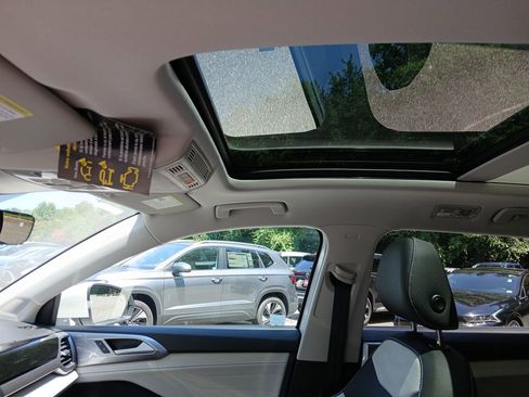 New 2025 Volkswagen Taos SEL image 21