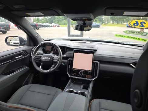 Used 2026 GMC Acadia AT4 w/ Super Cruise Package AWD/4WD image 2