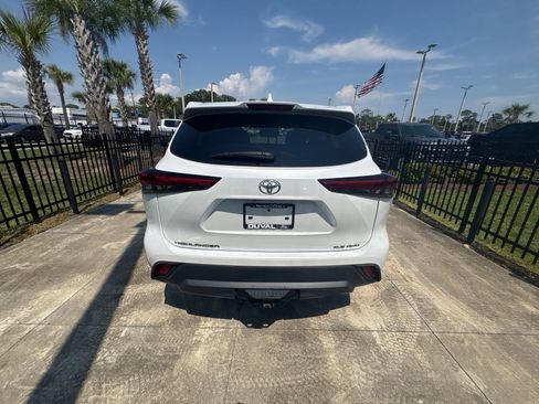 Used 2023 Toyota Highlander XLE AWD/4WD image 18