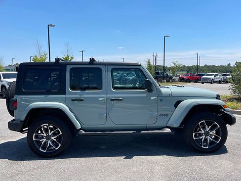 Used 2024 Jeep Wrangler Unlimited w/ Convenience Group AWD/4WD image 21