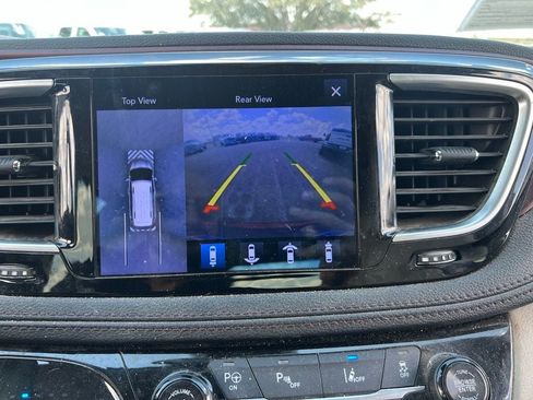 Used 2017 Chrysler Pacifica Limited w/ Advanced Safetytec Group FWD image 16