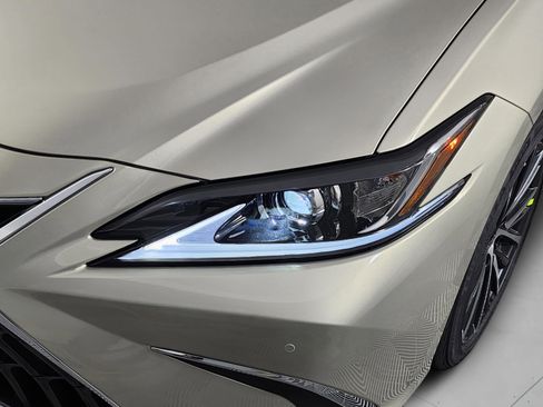 New 2025 Lexus ES 350 w/ Premium Package image 10