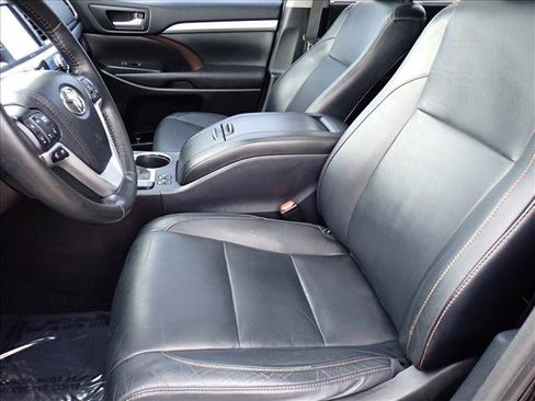 Used 2015 Toyota Highlander XLE AWD/4WD image 10