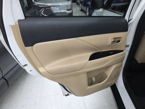 Used 2018 Mitsubishi Outlander SEL image 15