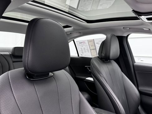 Used 2025 Mercedes-Benz E 350 4MATIC Sedan image 17