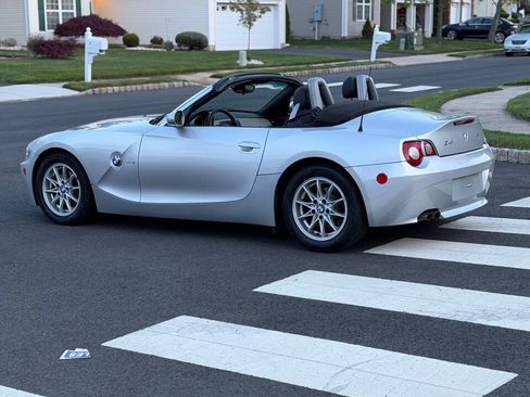 Used 2005 BMW Z4 2.5i RWD image 8