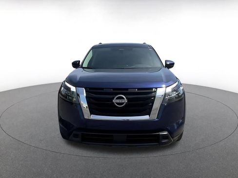 Used 2025 Nissan Pathfinder SV image 4
