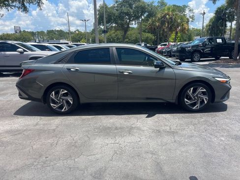 Used 2025 Hyundai Elantra Sport FWD image 6