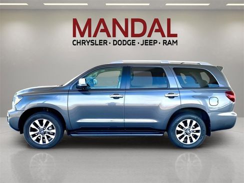 Used 2019 Toyota Sequoia Limited w/ Safety & Convenience Package image 9