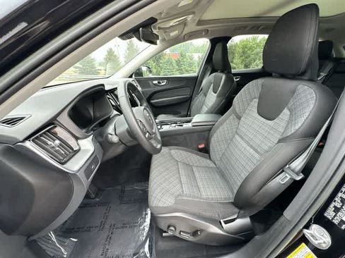 Used 2023 Volvo XC60 B5 Core AWD/4WD image 18