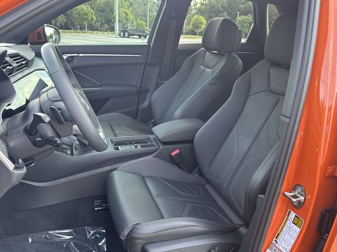 Used 2024 Audi Q3 2.0T Premium w/ Convenience Package AWD/4WD image 19