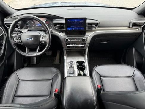 Used 2020 Ford Explorer XLT w/ Equipment Group 202A AWD/4WD image 19