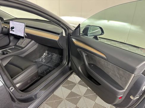 Used 2022 Tesla Model 3 Long Range AWD/4WD image 33