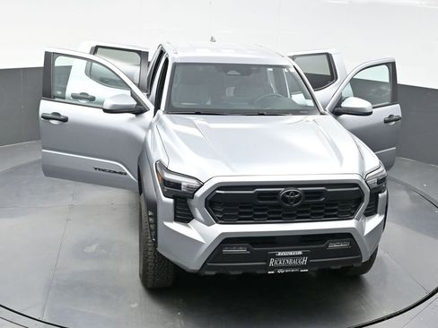 Used 2024 Toyota Tacoma TRD Off-Road image 40