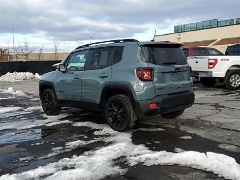 Used 2018 Jeep Renegade Altitude w/ UConnect 8.4 Nav Group image 4
