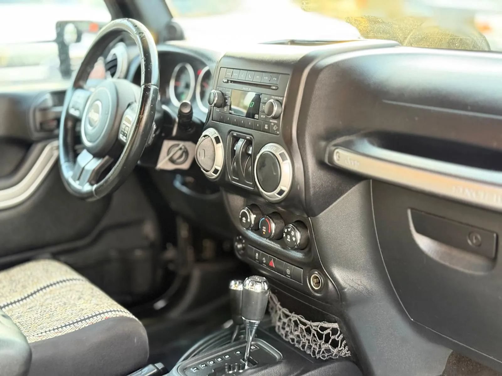 Used 2011 Jeep Wrangler Sahara w/ Connectivity Group AWD/4WD image 12