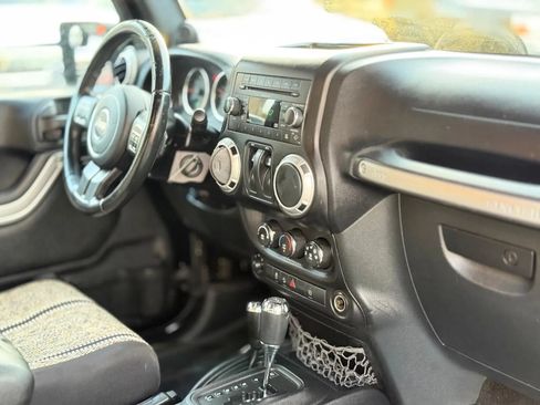 Used 2011 Jeep Wrangler Sahara w/ Connectivity Group AWD/4WD image 12