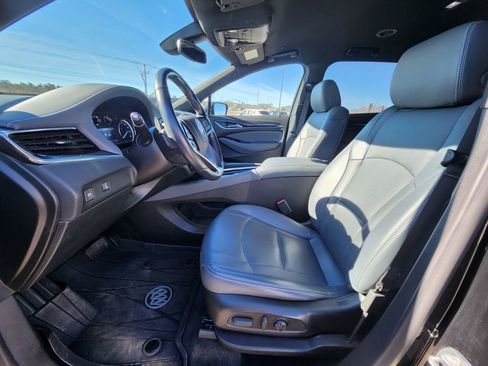Used 2023 Buick Enclave Essence image 10