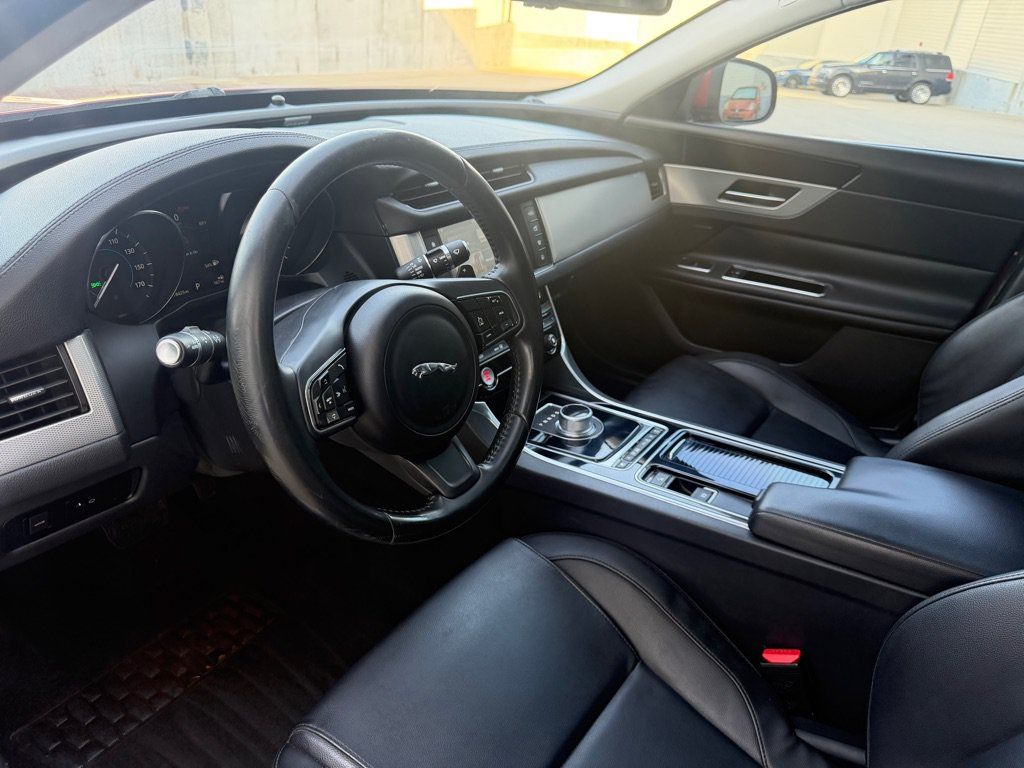 Used 2017 Jaguar XF Premium RWD image 10