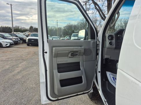 Used 2014 Ford E-250 and Econoline 250 Econoline w/ Power Group image 9