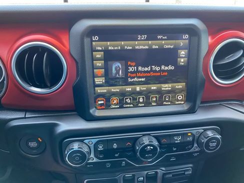 Used 2023 Jeep Wrangler Unlimited Rubicon w/ LED Lighting Group AWD/4WD image 18