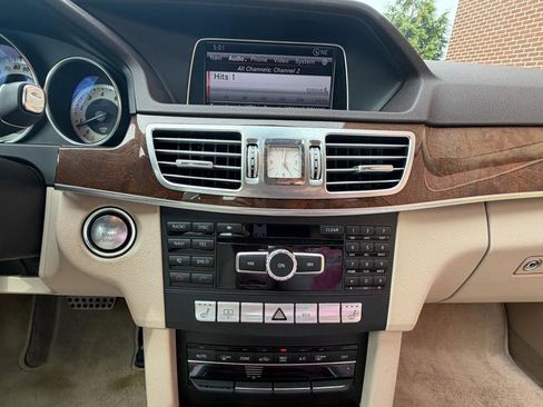 Used 2014 Mercedes-Benz E 350 4MATIC Sedan image 34