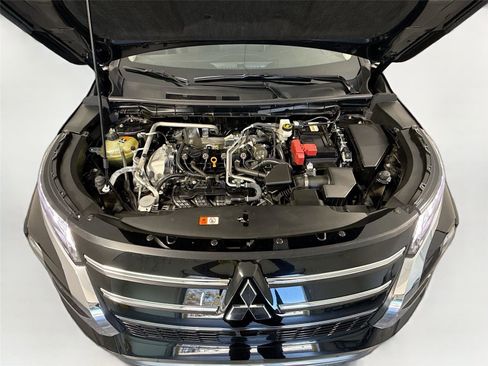 Used 2025 Mitsubishi Outlander SE image 31